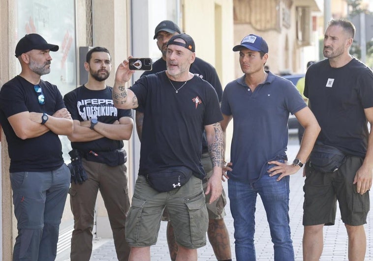 El líder de Desokupa suspende su movilización para «formar patrullas ciudadanas» y abandona Torre Pacheco